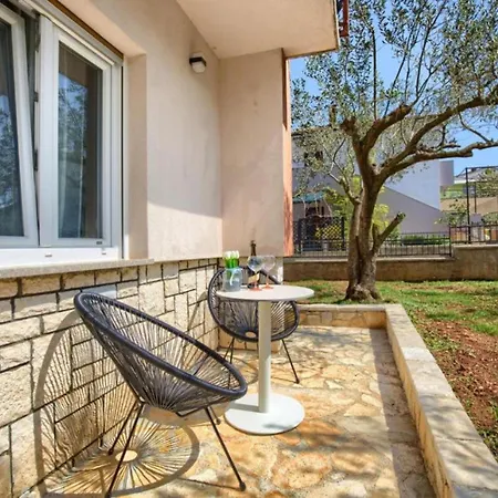 One Bedroom With Terrace A1 Апартаменти Пула