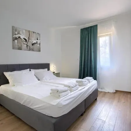 Apartmán One Bedroom With Terrace A1 *